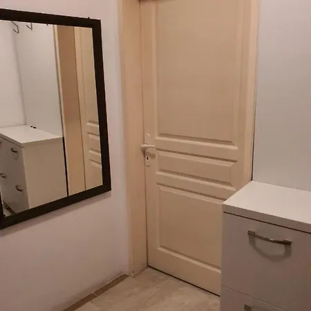 Център *